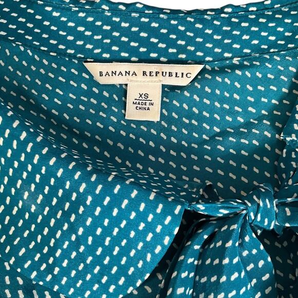 Banana Republic 100% Silk Green /White Bow Collar XS Vintage Cap Sleeve Blouse - Picture 8 of 11